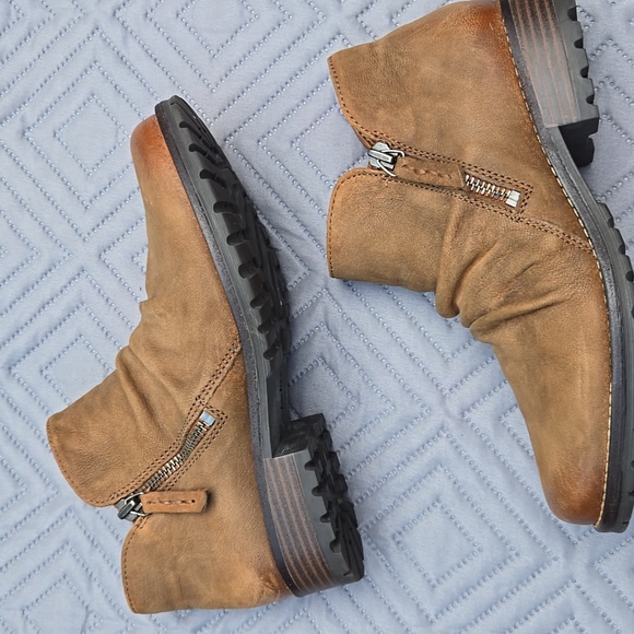 Clarks Womens Tan Leather Ankle Boots - Picture 4 of 5